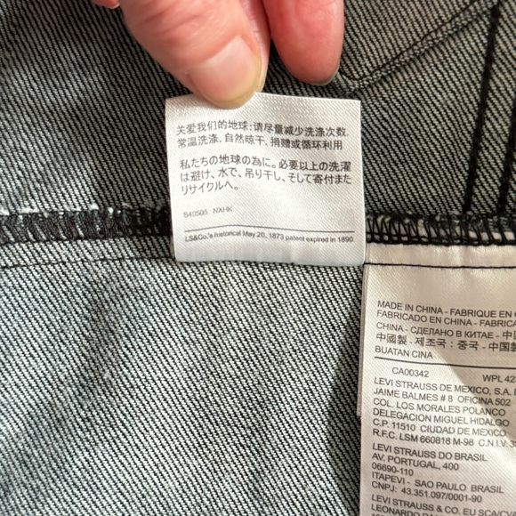 Levis Mens Black Denim Trucker Jacket Medium Pockets Buttons Durable Lightweight - Picture 14 of 15